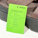 Crocs  Size 7 Brown STOMP FISHERMAN ICONIC COMFORT SANDAL SAMPLE NEW Photo 3