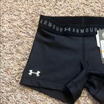 Under Armour NWT  heat gear Women's compression Black Shorts Sz S Photo 2