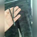 Vuori  Dark  green Camouflage Leggings size S Photo 5