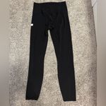 Vuori  AllTheFeels leggings size 4 Photo 1