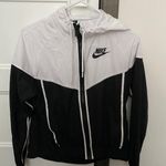 Nike Wind Breaker Photo 0