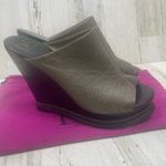 Diane Von Furstenberg  DVF Metallic Embossed Leather Wedges sz 8.5 Black Bronze Photo 3