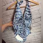 Carmen Marc Valvo
Women's Printed V-Neck O-Ring One-Piece Swimsuit size 14 Photo 3