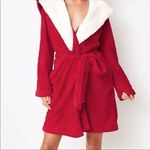 Victoria's Secret ✨ THE  COZY SHORT RED HOODED SZ SMALL ROBE✨ Photo 4