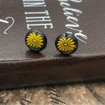Vintage 60s Yellow Daisy Cabochon Stud Earrings Stainless Steel Black Photo 2