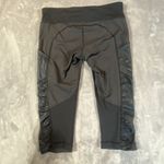 Lululemon Leggings Capri Pants 8 Black Foil Sides‎ Yoga Running Dance Textured Photo 4