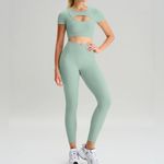 Berlook Activewear Light Green V Cut Leggings 26" Size M Photo 3
