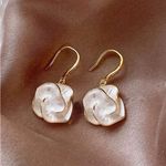 Elegant Gold and White Floral Earrings Photo 3