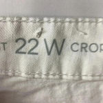 Westport SIGNATURE FIT CROP PANTS 22W WHITE EMBROIDERED FLORAL DESIGN AT HEM Photo 11