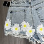 Forever 21 NWT Daisy Embroidered Rare High Rise Distressed Denim Jean Shorts 29 Photo 7