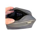 Tumi Delta Airlines First Class amenity Track Bag Toiletry kit EUC Gray Photo 4