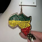 Gold Tone and Fully Encrusted Sparkle Crystal Africa Earrings‎ Photo 3