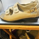 Brand new comfort, well sandals . Beautiful light tan. New without tags. 11 wide Photo 5