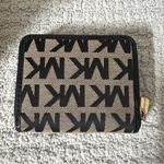 Michael Kors Black/vanilla Jet set signature Tote and Bifold wallet bundle Photo 8