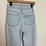 Madewell - The Momjean in Harman Wash: Raw-Hem Edition Light Wash Denim Photo 6