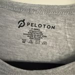 Peloton Women’s NWT Mom Gray Sleeveless Athletic Tank Top XS Photo 1