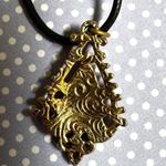 Green and gold tone pendant necklace on black cord Photo 3
