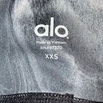 Alo Yoga  Goddess Scrunched Leggings Marble Black XXS‎ Photo 5