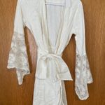 Wedding White Robe Photo 0