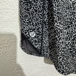 Lululemon  Hotty Hot Printed Black & White Shorts Size 6 Photo 2