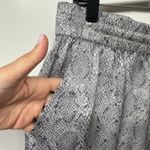 J. McLaughlin J.McLaughin Tia Desert Scale Snake Gray Satin Pull On Drawstring Pants Large Photo 6