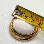 Vintage Jewlery AVON Glass White Cabochon Gold Tone Pin Brooch Photo 3