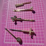 Guess 5pc hair clips gold tone white pearls heart cross logo diamond crystal NWT Photo 1