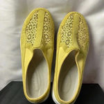 Easy Spirit  WO SIZE 10 LEATHER SLIP ON MULE MUSTARD YELLOW CROCHET LOOK Photo 4