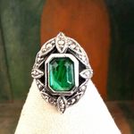 Avon Emerald Green Glass Ring Photo 1