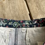 Gap Womens Shorts Size 2 Regular Khakis Summer Navy Blue Floral Print Photo 1