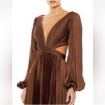 Mac Duggal  Long Sleeve Pleat Charmeuse CutOut Gown Espresso 26737 size 6 UB Photo 15