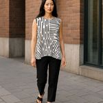 Vince Camuto  White Black‎ Abstract Stripe Sleeveless Asymmetrical Blouse Size XL Photo 1