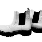 Sincerely Jules Women’s Chunky Chelsea Boots Size 8 Beige Cream Black Lug Sole Photo 4