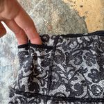 Lululemon  Outrun 17" Crop Mini Cinder Lace White Black / Black Size 4 Photo 5