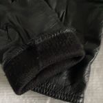 Size 6 black leather gloves with knit lining Photo 1