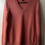 AQUA  Women's salmon color V-Neck Sweater SIZE M Photo 0