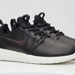 Nike Womens  Leather Roshe two si Photo 0