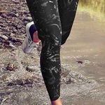Athleta Velocity 7/8 Stash Pocket Leggings Marble Look Size Xsmall Photo 0