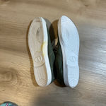 le temps des cerises Olive Green Canvas 8.5 Cherry Embroidered Sneakers Sz 39 Photo 10