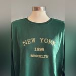 Vintage 90s New York 1898 Brooklyn Sweater Green Size XL Photo 3