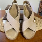 Clarks NWOT Aisley Tulip Womens Wedge Slingback Wedge Sandals Sand Nubuck sz 10 Photo 6