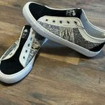 Jelly Pop Black and glitter elite slip on Canvas shoes size 9 new Photo 6