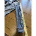 EXPRESS Women Size Medium Button Down Long Sleeve Shirt Denim Style Raw Hem City Photo 5