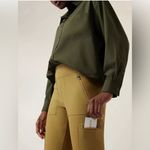 Athleta Headlands Hybrid Cargo Olive Green Zipper Pockets Travel Hike NWOT Photo 2
