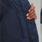 Lululemon Wunder Puff Jacket Wordmark True Navy size 4 NWOT RARE Photo 4