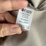 FIGS Women's Tan Short Sleeve V-Neck Catarina Three-Pocket Scrub Top Size XS Photo 4