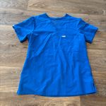 FIGS  Catarina One-Pocket Scrub Top Women’s Small Winning Blue Medical Scrubs Photo 1