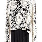 En Creme White Crochet Flower Crop Pullover Top Small Photo 0