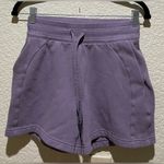 Lululemon Scuba High Rise 5” Shorts Purple Ash Size 4 Pockets Photo 4