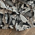 Croft & Barrow  black‎ and white leaf print classic fit skort size 10 stretch Photo 4